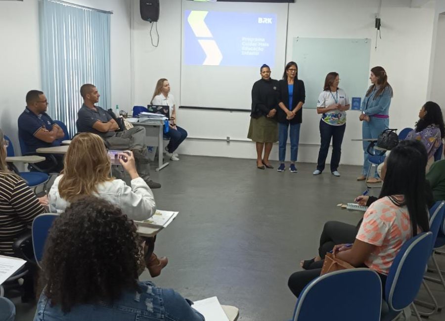 Foto-BRK-Programa-Cuidar-Mais-reuniao-com-educadores