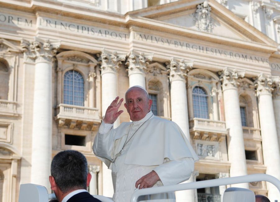 O Papa Francisco participa da audiência geral semanal no Vaticano,